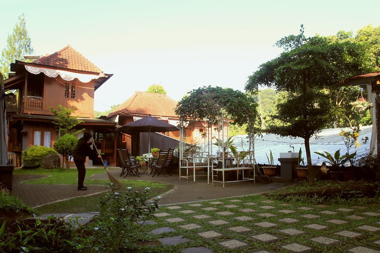 Bantal Guling Villa Bandung, Bandung
