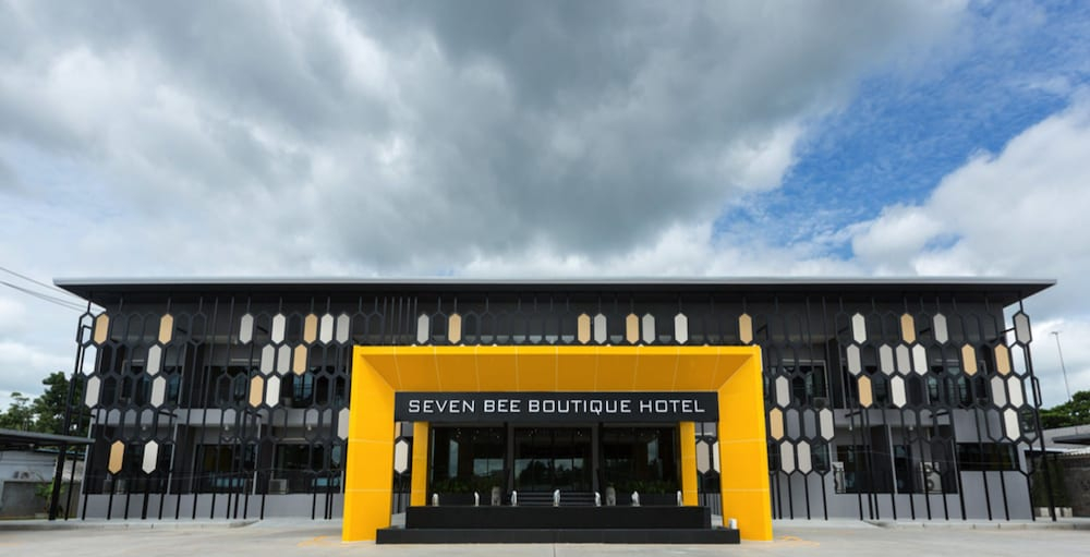 Exterior & Views 25