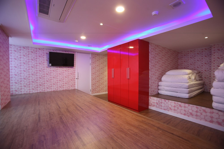 Public Area 3, Myeongdong MOM House, Jung