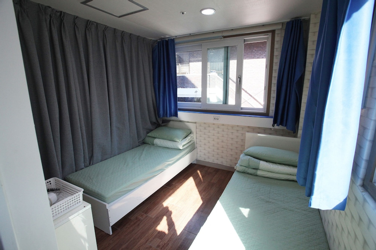 Bedroom 4, Namsan Guesthouse, Jung