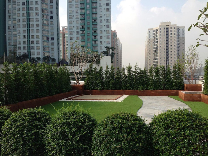 Exterior & Views 16