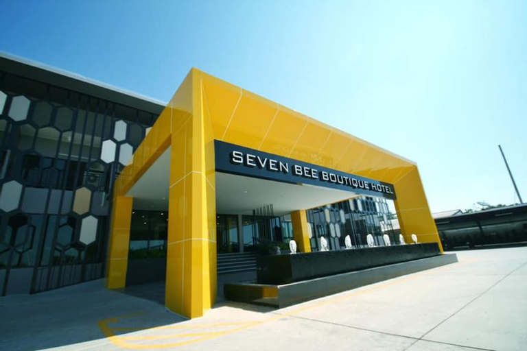 Exterior & Views 23