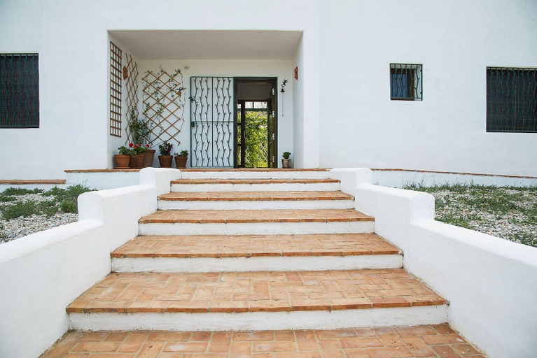 Public Area 3, Masía Aitona, Castellón