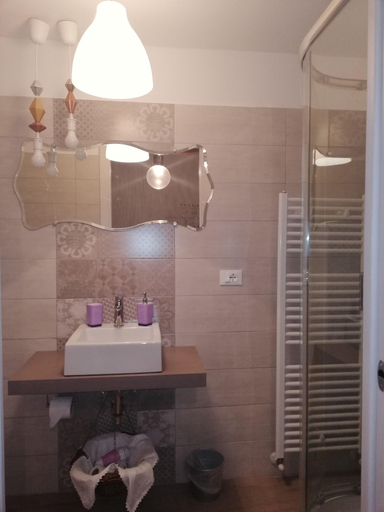 Bathroom 5, B&B Barbara, Trieste