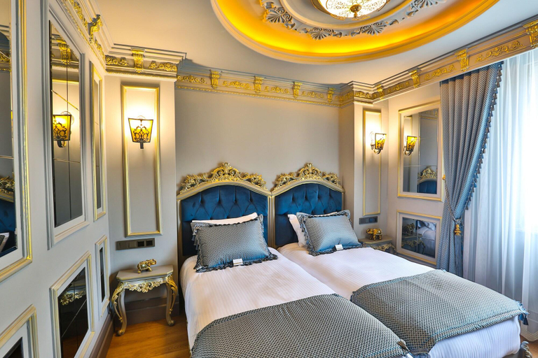 Bedroom 4, Real King Suite Hotel, Yomra