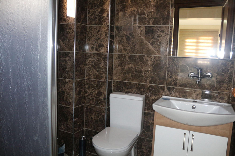 Bathroom 5, Beyoglu Huzur Hotel, Beyoğlu