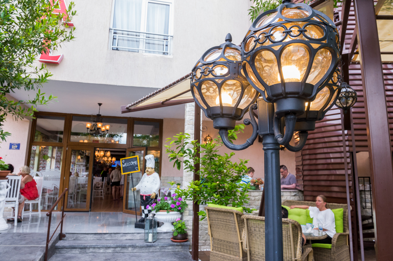 Others 3, Central, Nesebar