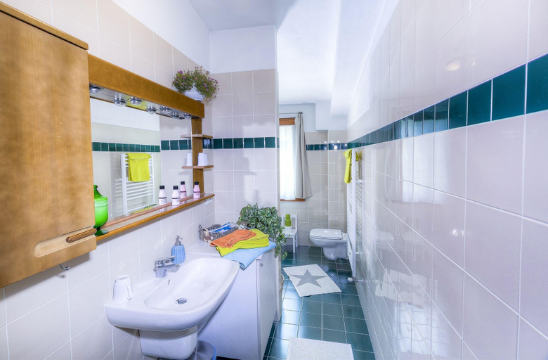 Bathroom 5, Rita's Garden, Milano