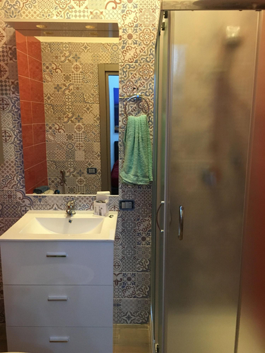 Bathroom, Na tazzulel e cafe, Napoli