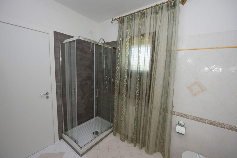 Bathroom 5, Villa Saturno, Vibo Valentia