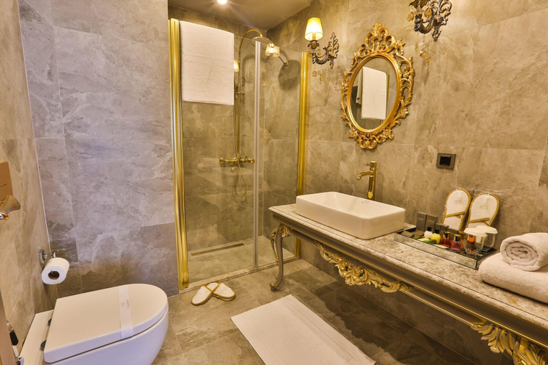 Bathroom 5, Real King Suite Hotel, Yomra