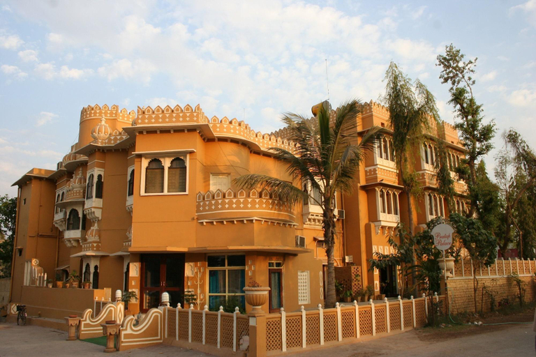 Exterior & Views