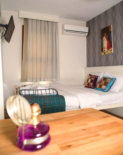 Bedroom 5, Neva Flats, Beyoğlu