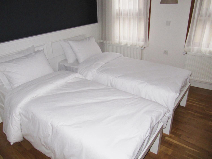 Bedroom 4, Neva Flats, Beyoğlu