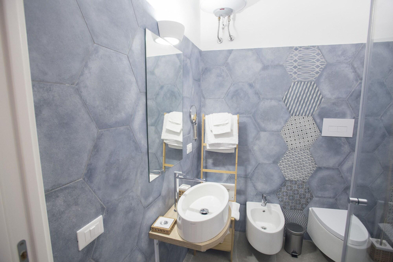 Bathroom 5, Real Fonderia b&b, Palermo