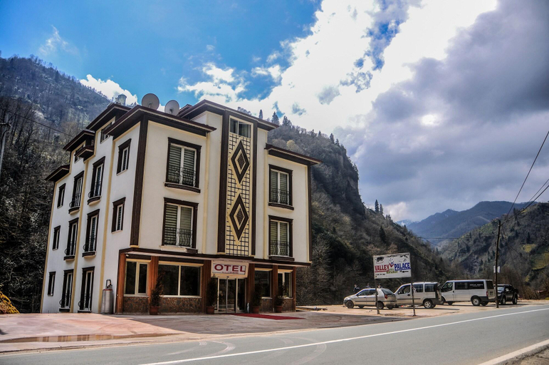 Exterior & Views