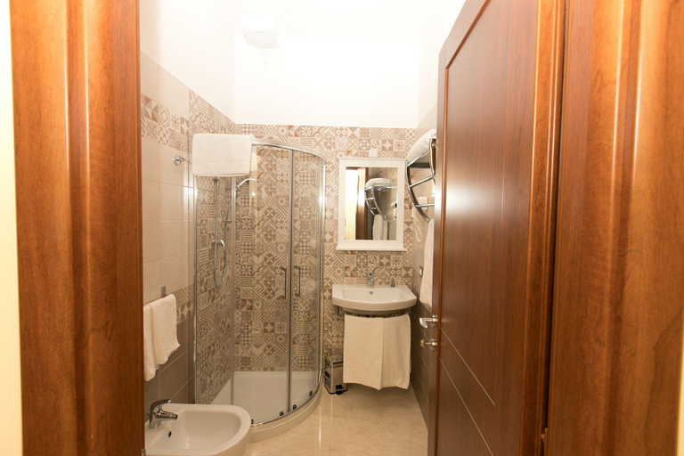 Bathroom 5, B&B Ponte Capograssi, L'Aquila