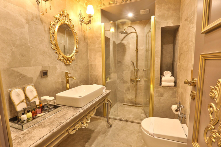 Bathroom 5, Real King Suite Hotel, Yomra