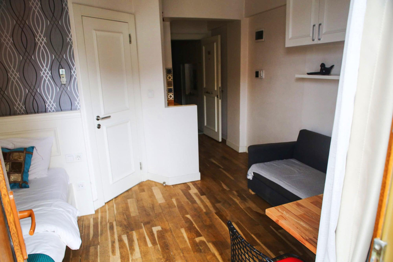 Bedroom 3, Neva Flats, Beyoğlu