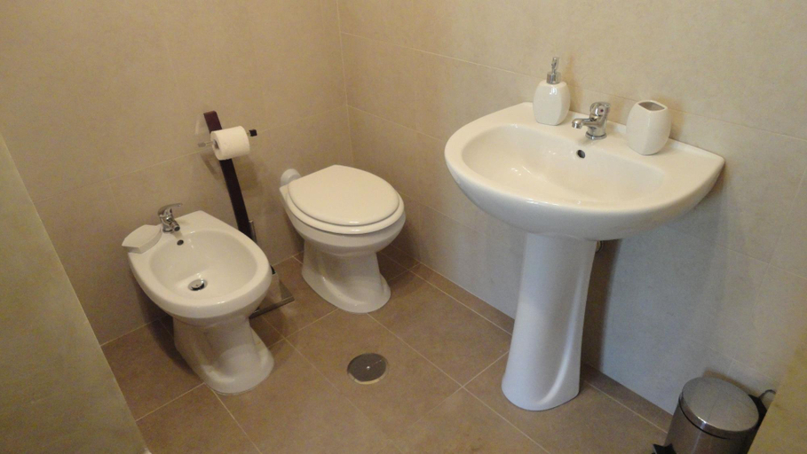 Bathroom 5, Giovine Italia, Roma