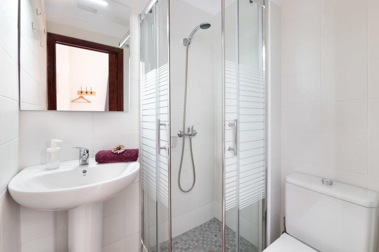 Bathroom 4, Tabaiba Guesthouse, Santa Cruz de Tenerife