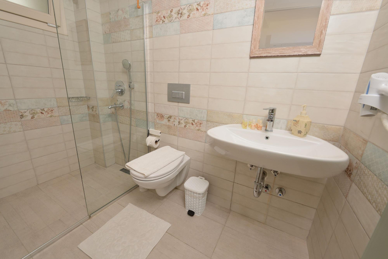 Bathroom 5, Destina Çeşme, Çeşme