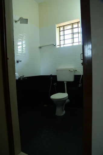 Bathroom 4, Saravana Inn, Thiruvananthapuram