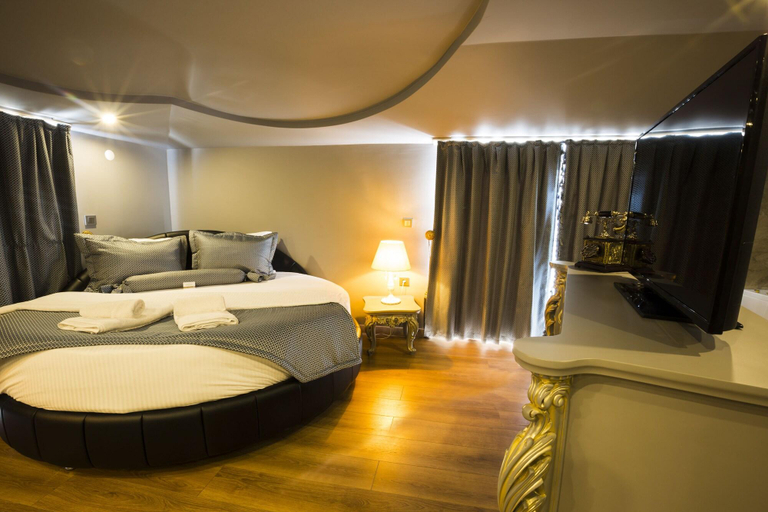 Bedroom 2, Real King Suite Hotel, Yomra