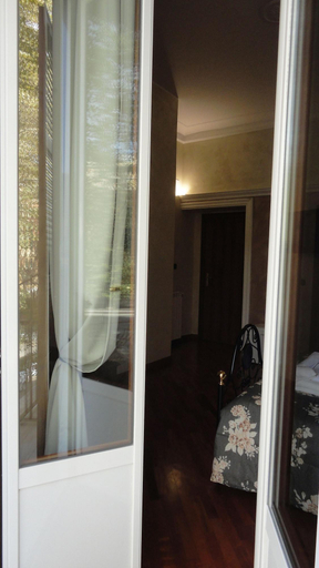 Bedroom 3, Giovine Italia, Roma