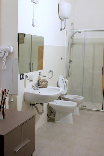 Bathroom 5, MiMi Bed & Breakfast, Napoli