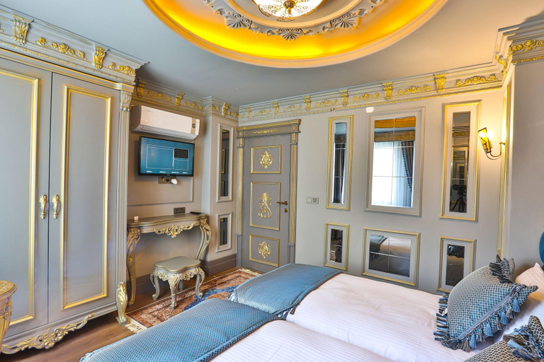 Bedroom 3, Real King Suite Hotel, Yomra