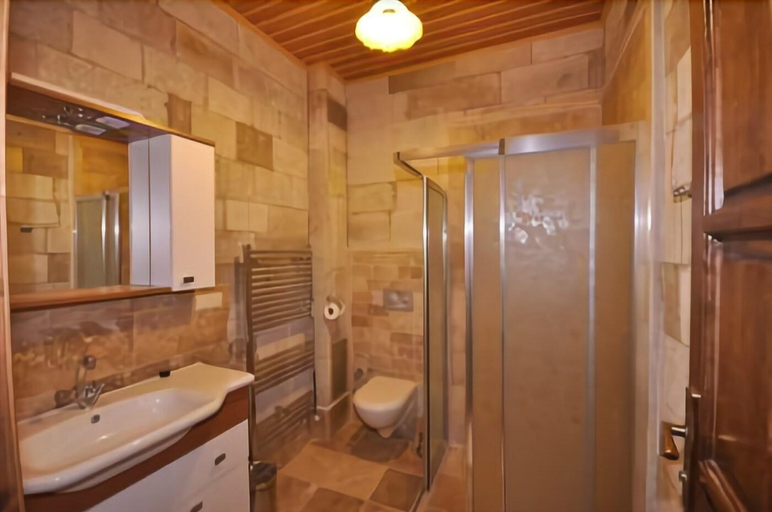 Bathroom 4, Cappadocia Stone Palace, Nevşehir