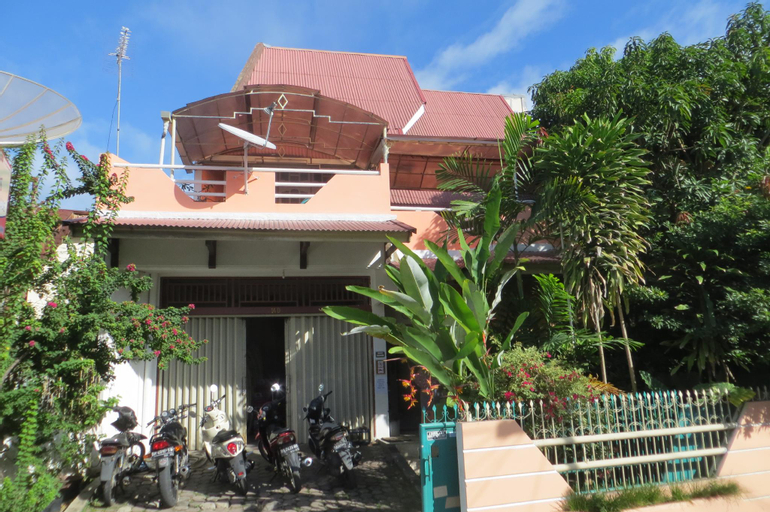 Brigitte's House, Padang