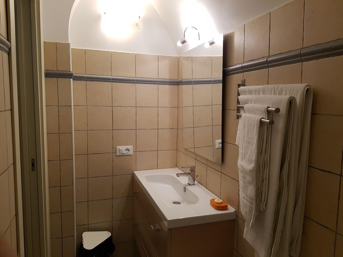 Bathroom 5, Iblea Paradise, Ragusa