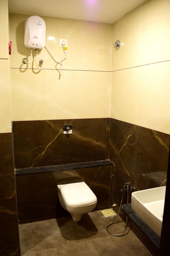 Bathroom 2, The Castle Crown - Hotel Royal Square, Ahmedabad, Ahmadabad
