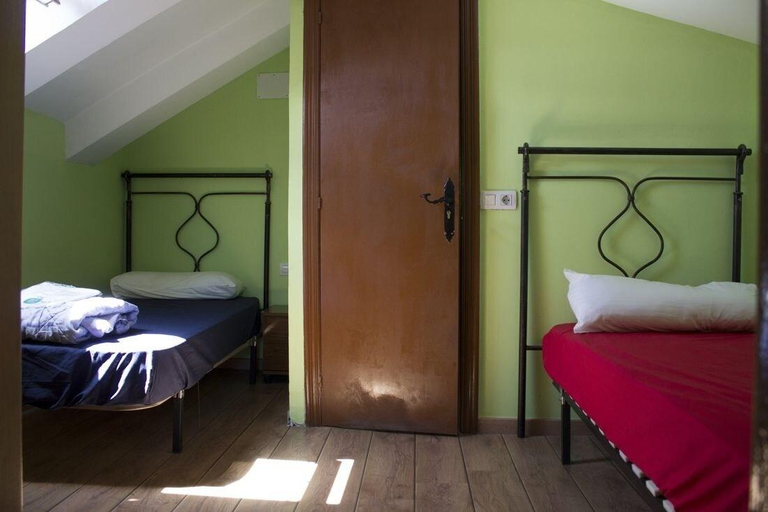 Bedroom 2, Roots and Boots, Lugo