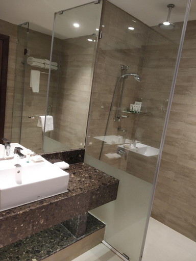 Bathroom 5, Fragrant Nature Munnar - A Classified Five Star H, Idukki