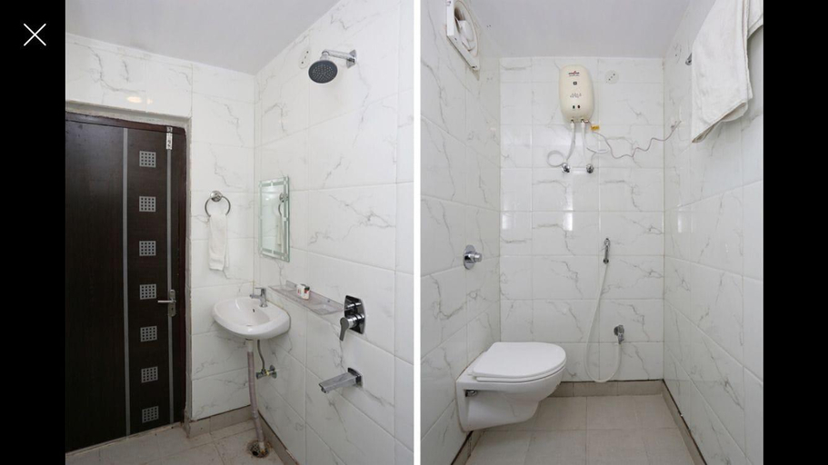 Bathroom 4, Hotel Maple Inn, Patna