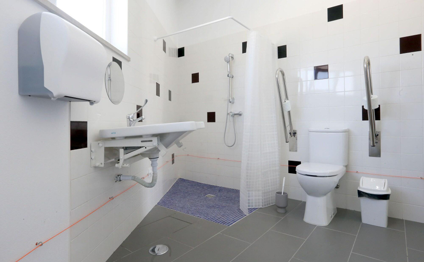Bathroom 5, Sagres Sun Stay - Surf Camp & Hostel, Vila do Bispo