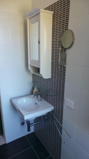 Bathroom 5, Casa del fonte, Ancona