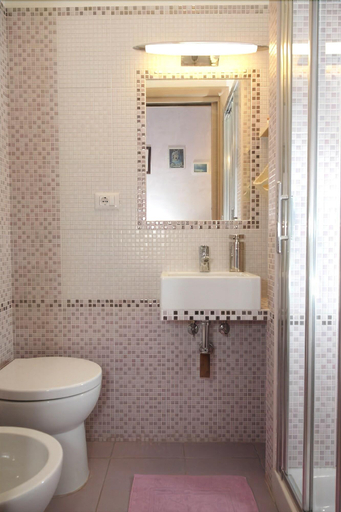 Bathroom 5, Gala B&B, Rome