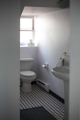 Bathroom 4, HPG Griffintown, Montréal