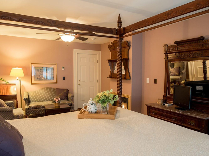 Public Area 4, Homestead House B&B, Lake