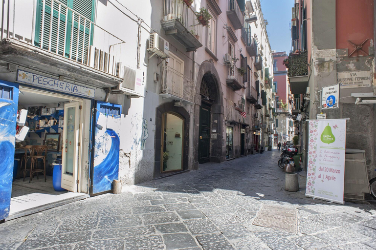 Exterior & Views 2, Belledonne Suite & Gallery, Napoli