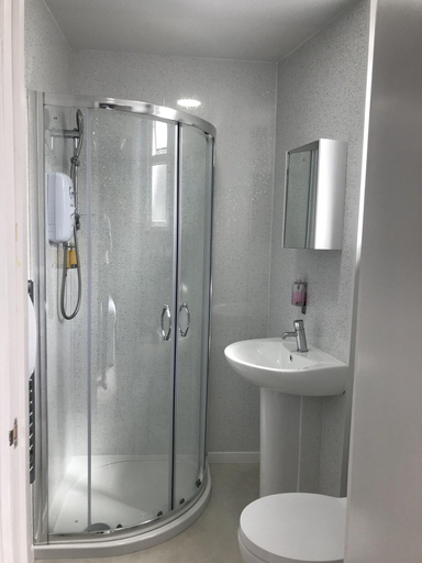Bathroom 3, Anchorage Guest House, Cardiff