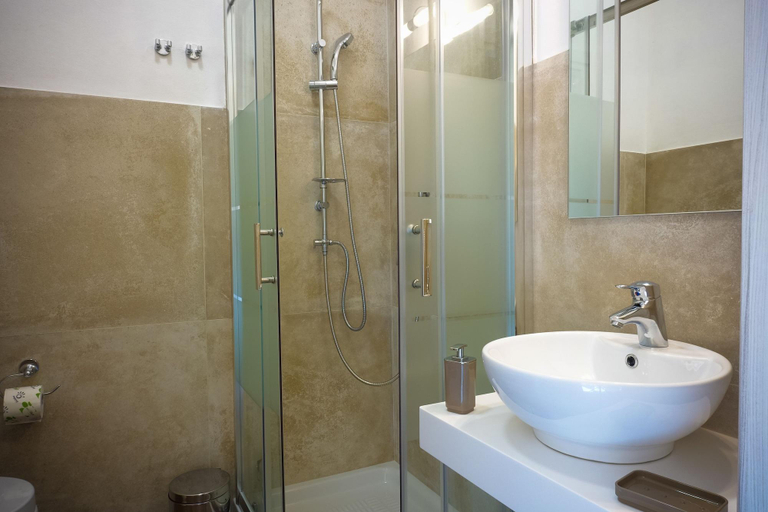 Bathroom 4, Bb Opera Dei Pupi, Syracuse