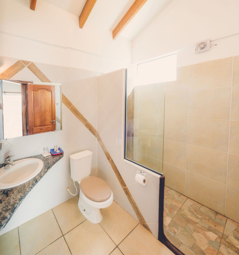 Bathroom 5, La Villa Chiquitana, Chiquitos
