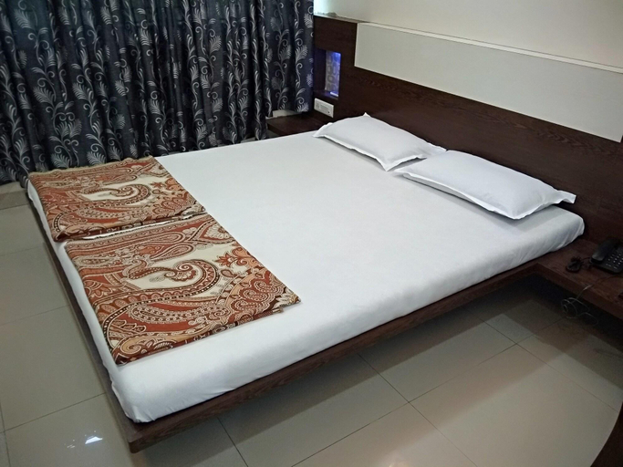 Bedroom 3, Hotel Rajshree Lodging, Nashik