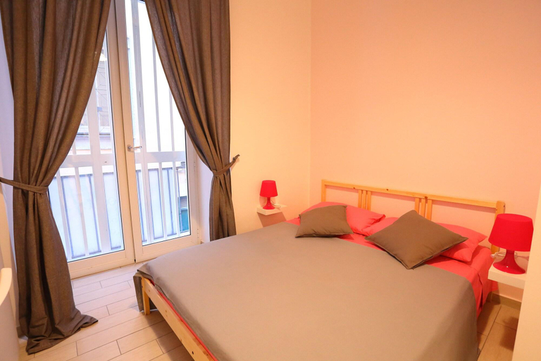 Bedroom 3, Napoli a Festa, Napoli