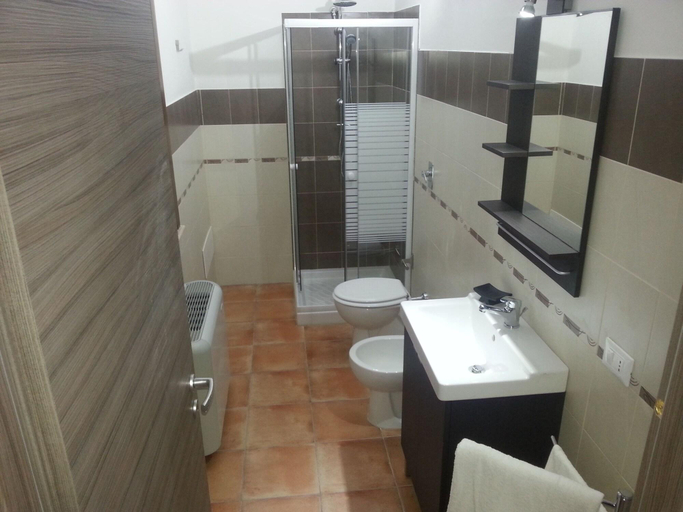 Bathroom 4, B&B Tramonti d'aMAre, Trapani